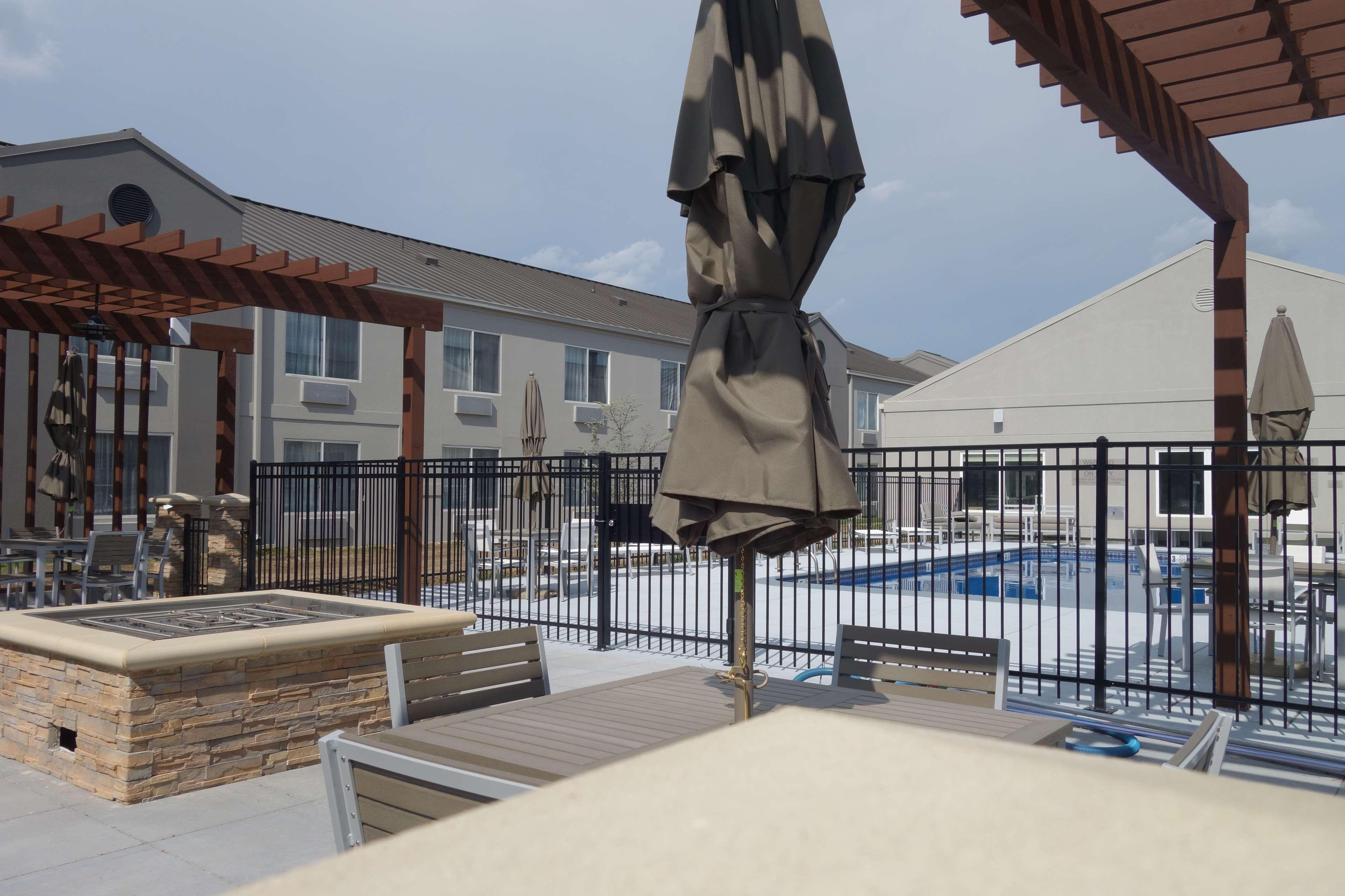 Country Inn & Suites By Radisson, Wichita East, Ks Exteriör bild