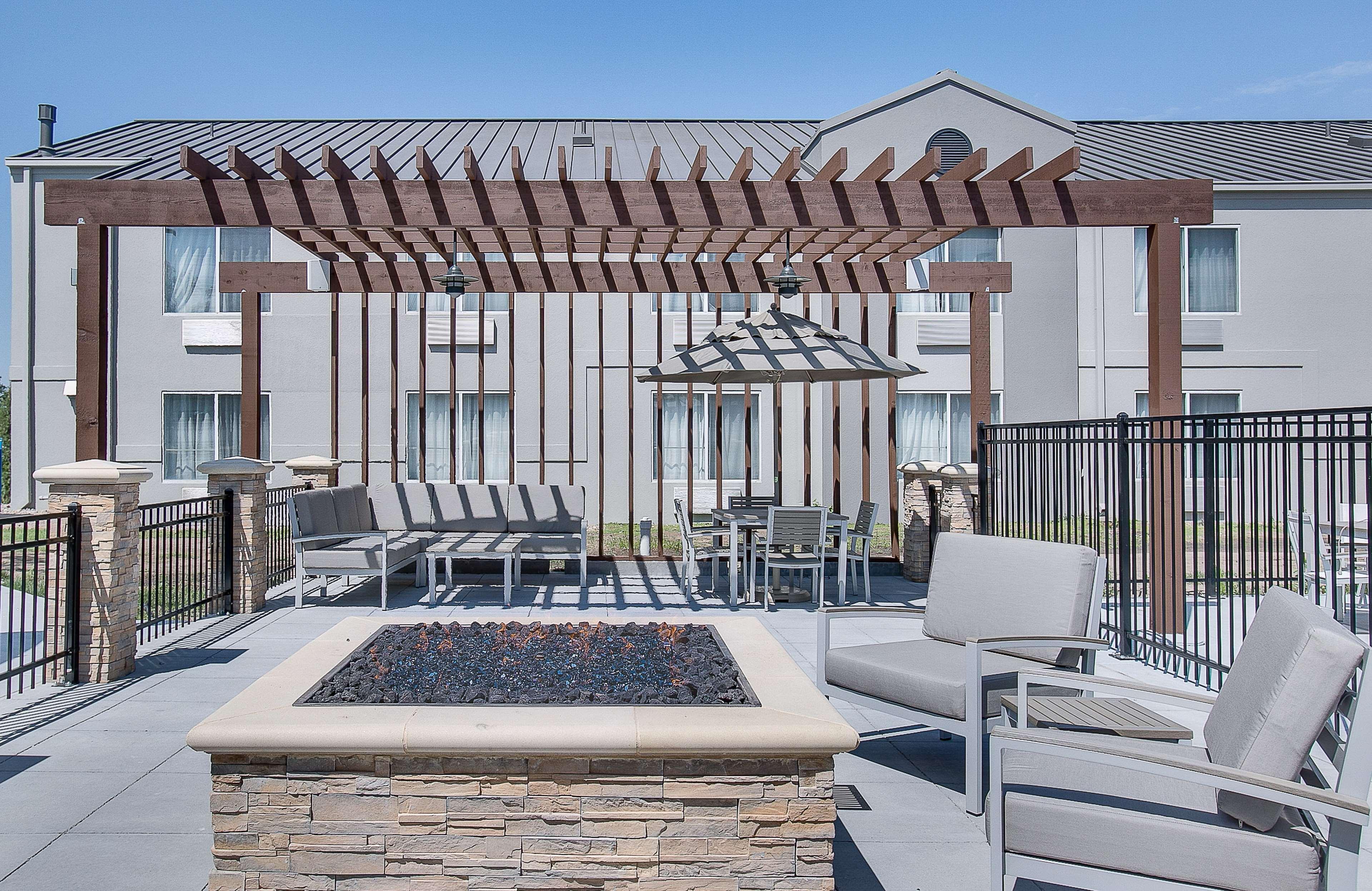 Country Inn & Suites By Radisson, Wichita East, Ks Exteriör bild