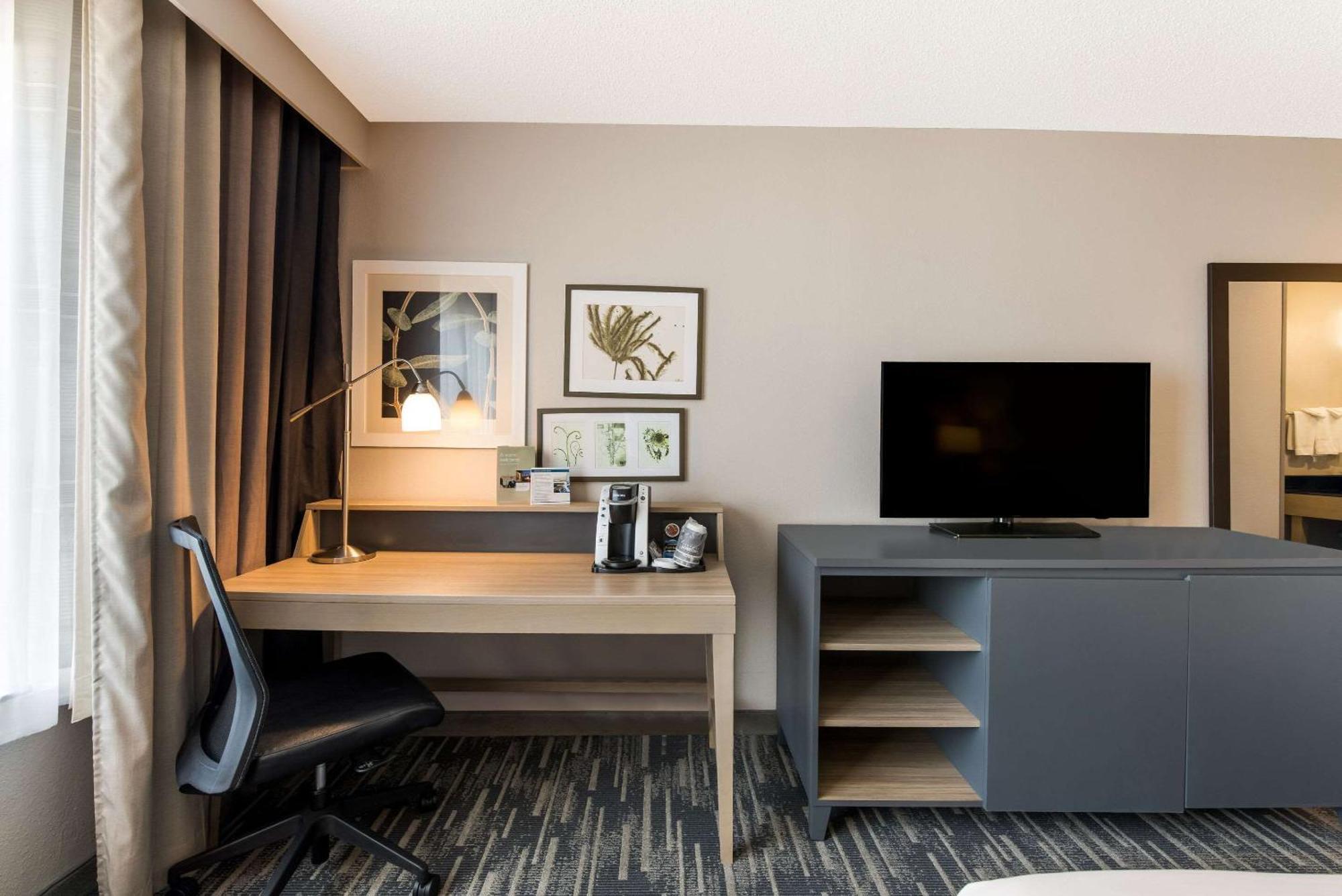 Country Inn & Suites By Radisson, Wichita East, Ks Exteriör bild