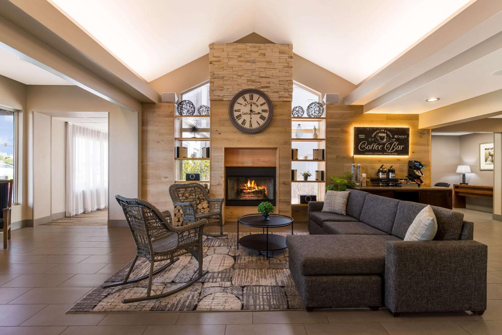 Country Inn & Suites By Radisson, Wichita East, Ks Exteriör bild