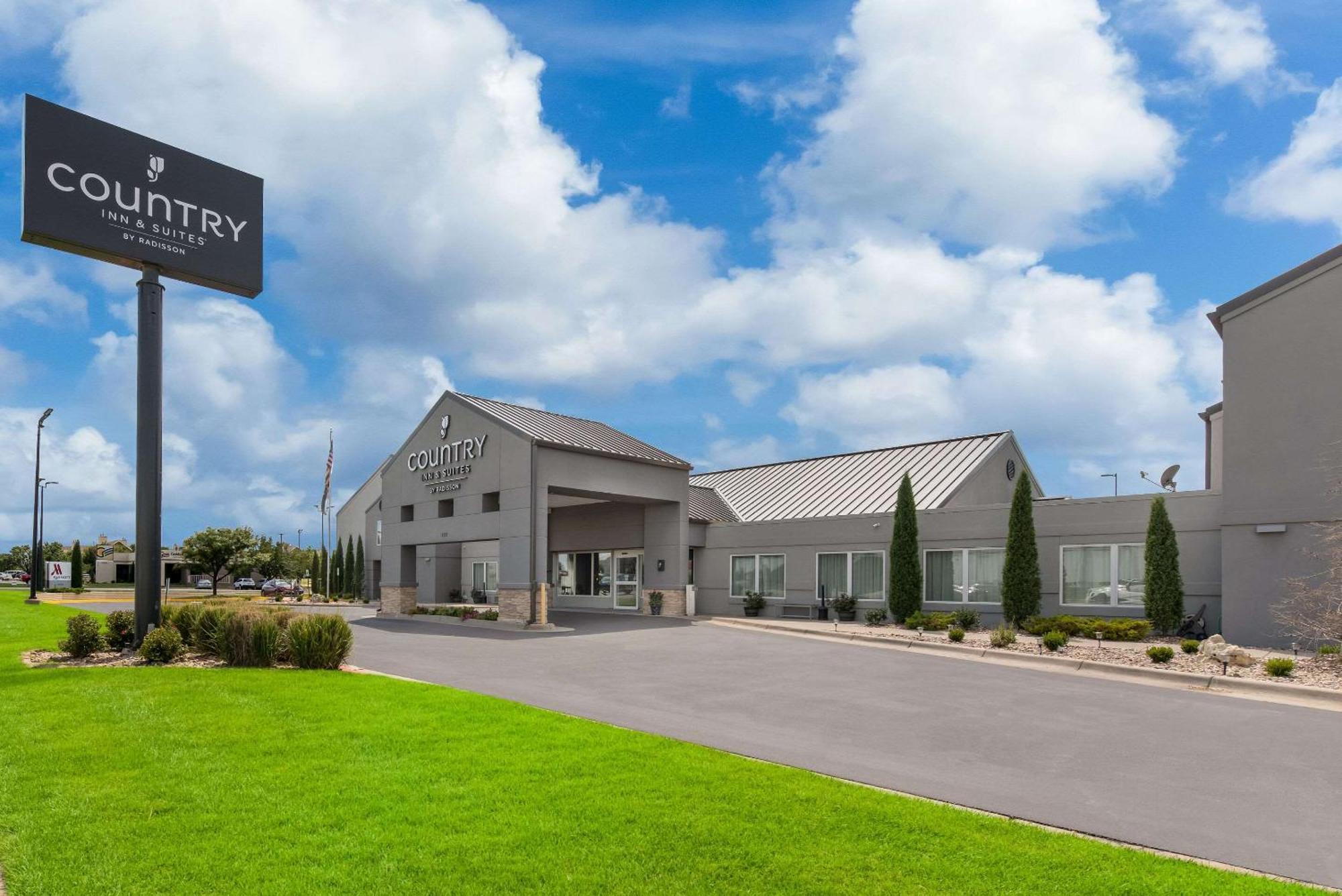 Country Inn & Suites By Radisson, Wichita East, Ks Exteriör bild