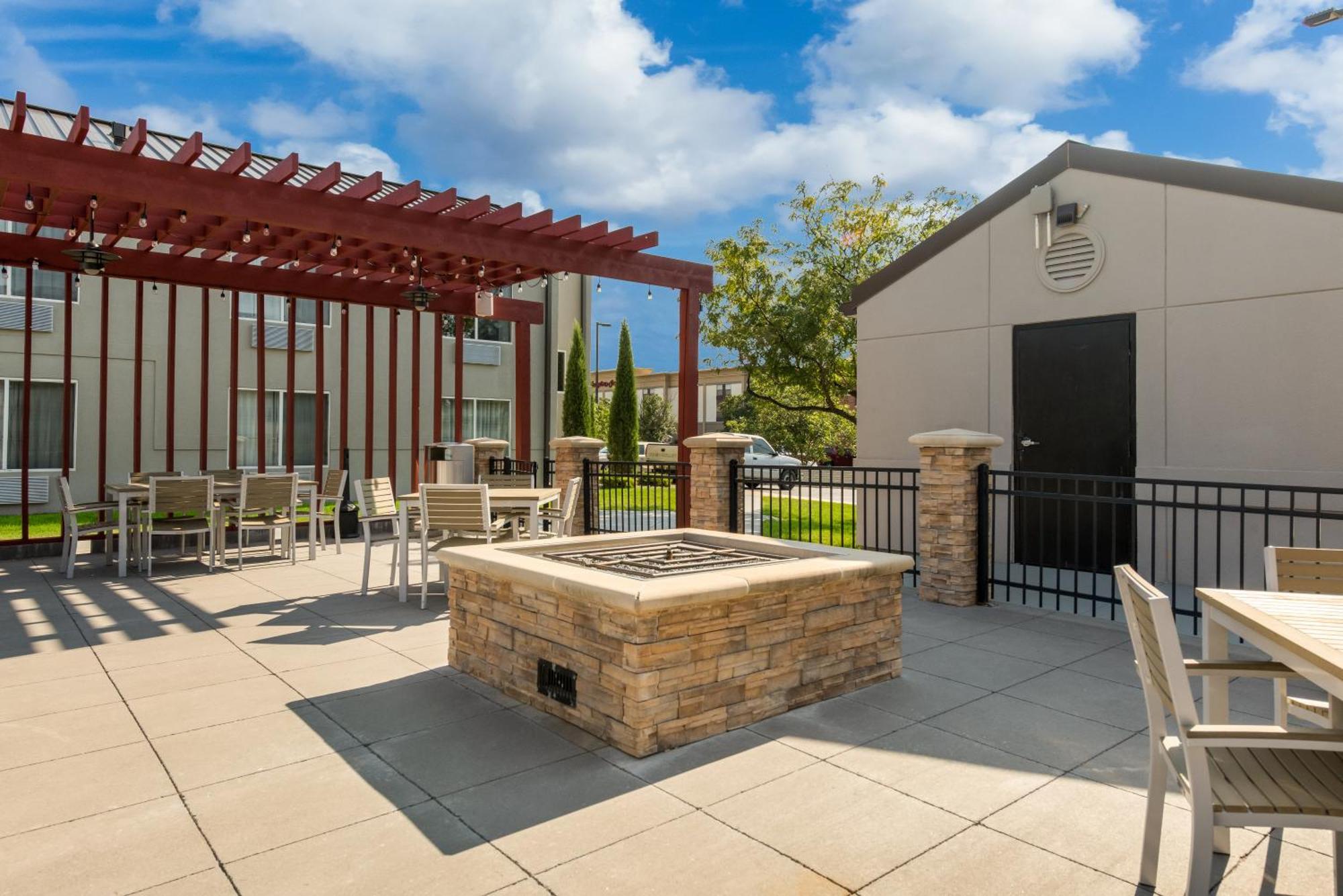 Country Inn & Suites By Radisson, Wichita East, Ks Exteriör bild