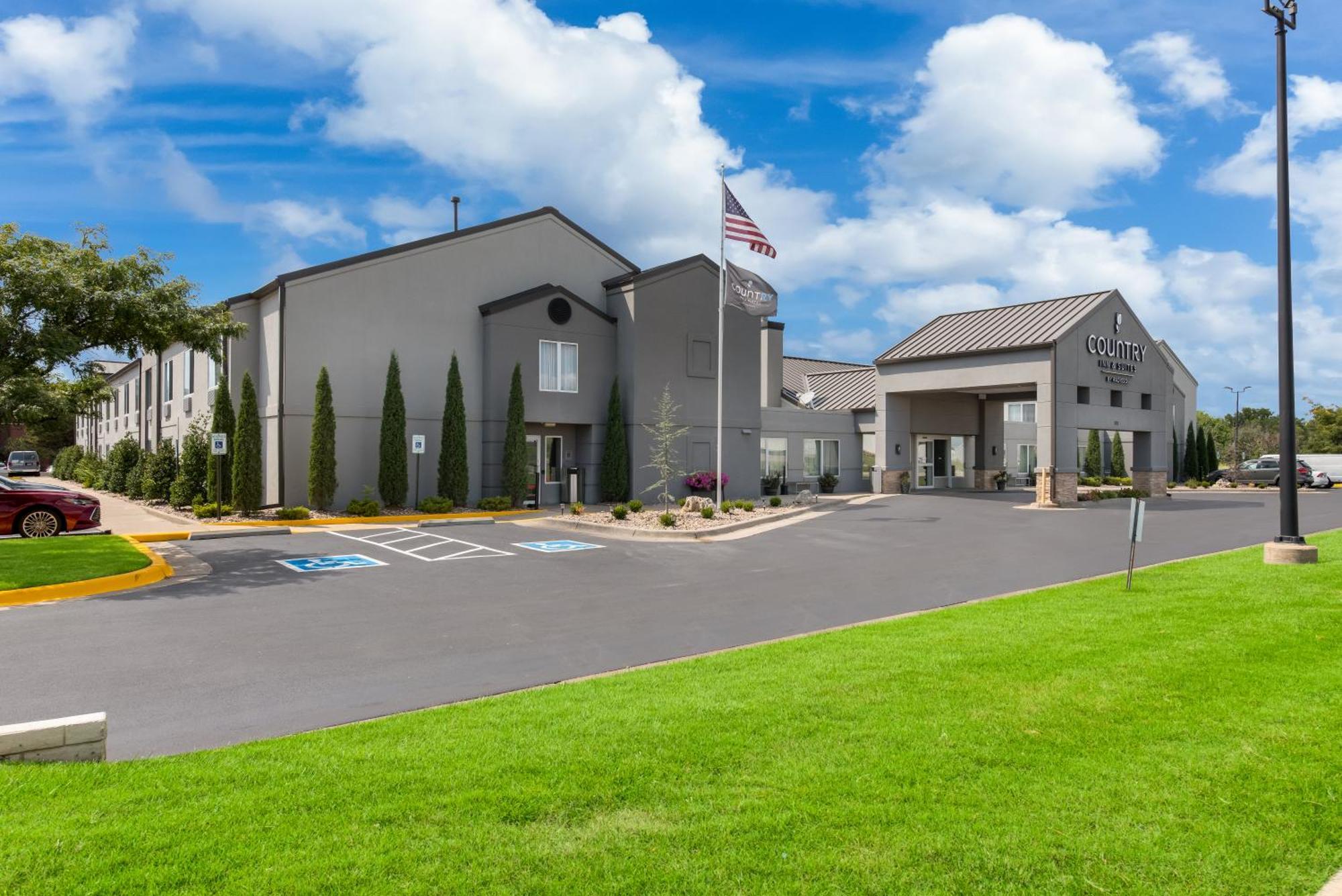 Country Inn & Suites By Radisson, Wichita East, Ks Exteriör bild