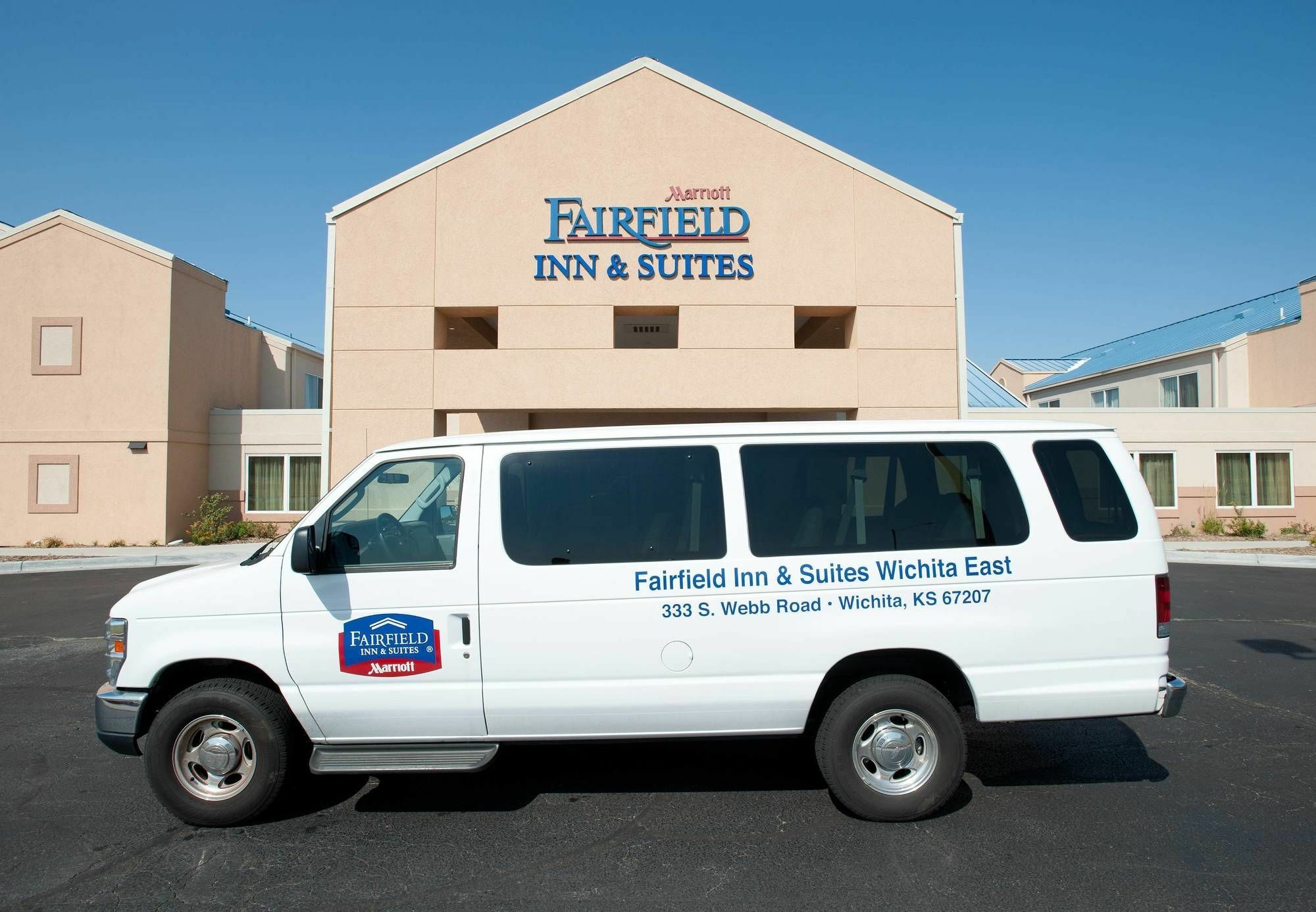 Country Inn & Suites By Radisson, Wichita East, Ks Exteriör bild